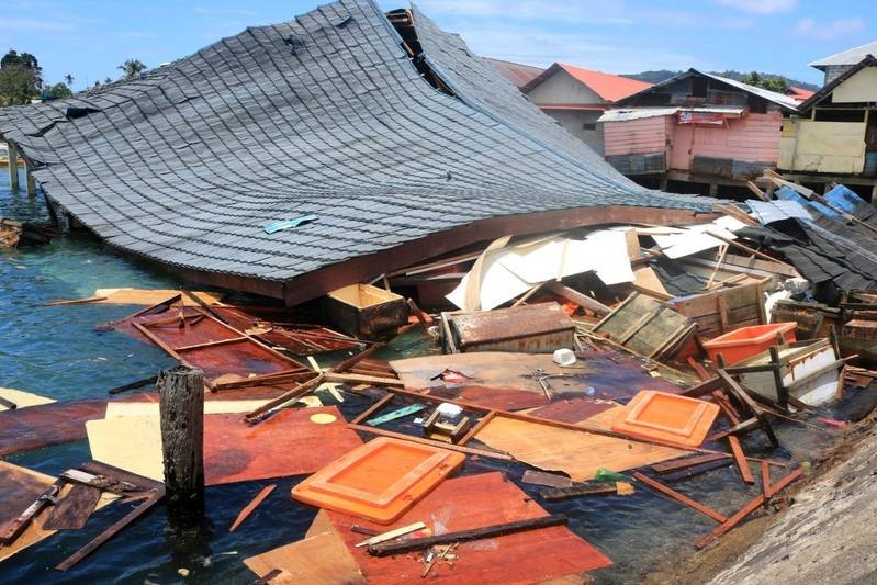 death-toll-of-quake-in-east-indonesia-rises-to-30-with-25000-flee-home